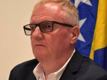 Emir Ramić žestoko novinaru Washington Timesa: Negiranje genocida u Srebrenici nije sloboda govora!