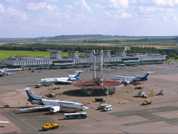Masovni napad dronovima u Lenjingradskoj oblasti, obustavljen rad aerodroma u Sankt Peterburgu