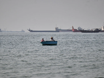 Brod usidren kod obale UAE zaplijenjen i usmjeren prema iranskim vodama