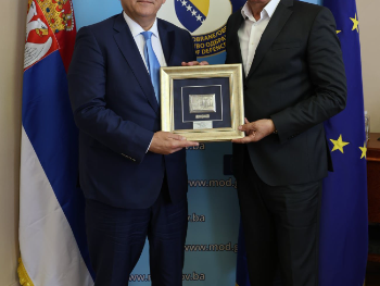 Helez počeo s ukidanjem svojih sankcija Srbiji