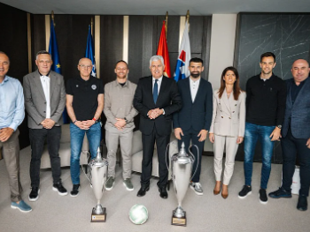 Čović ugostio delegaciju Zrinjskog i dobio medalju