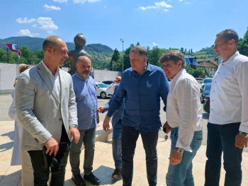 Dodik poručio Amerikancima: Sve ću da vam dam, samo da opet zaigram!