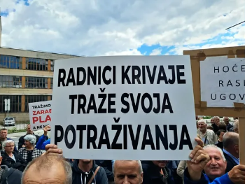 Bivši radnici Krivaje pred zgradom Vlade FBiH
