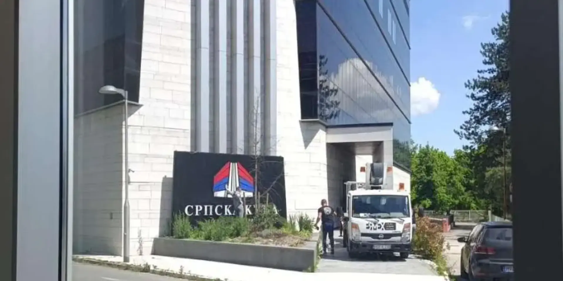 Natpis "Srpska kuća" uklonjen sa zgrade u Brčkom nakon odluke inspekcije - slika 1
