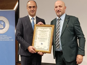 Direktor ZZO KS Muamer Kosovac dobio Zlatnu plaketu za doprinos zdravstvu i pravima radnika
