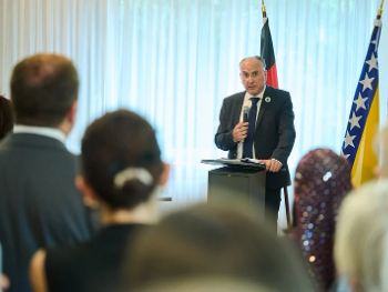 Arnaut se obratio u Bundestagu: Potrebno je eliminisati koncept "dvije škole pod jednim krovom"