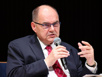 Schmidt priznao da je podnio ostavku nakon "ogromnog" pritiska SAD