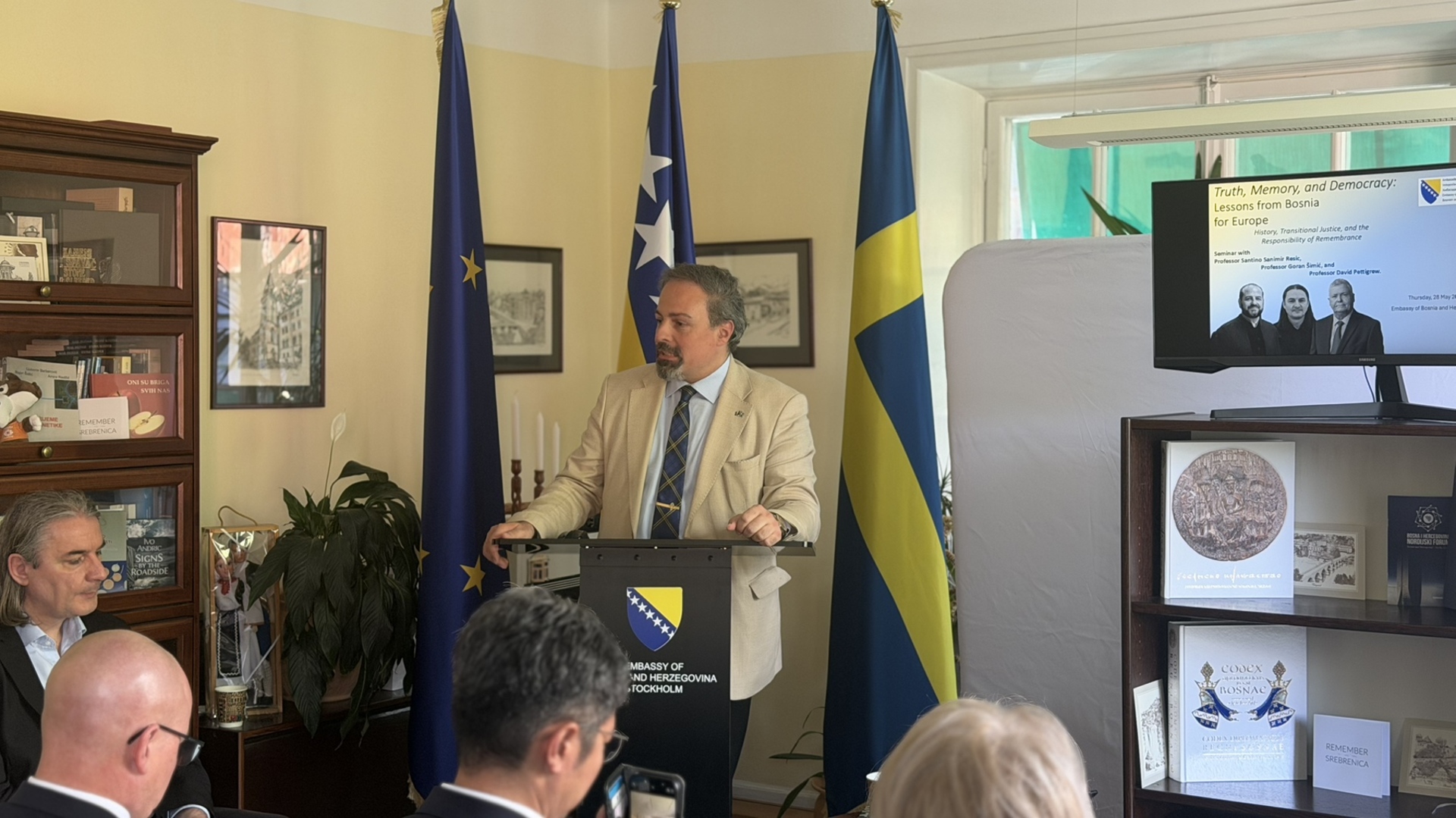 U Ambasadi BiH u Stokholmu održan seminar o sjećanju, istini i demokratiji - slika 7