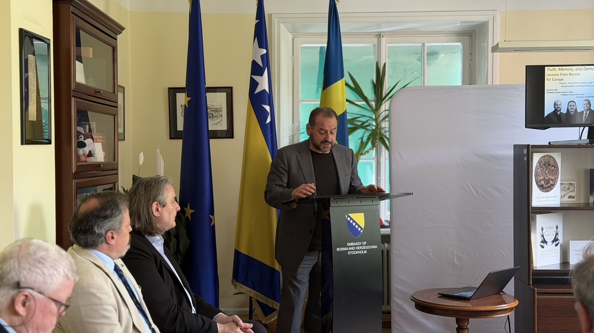 U Ambasadi BiH u Stokholmu održan seminar o sjećanju, istini i demokratiji - slika 9