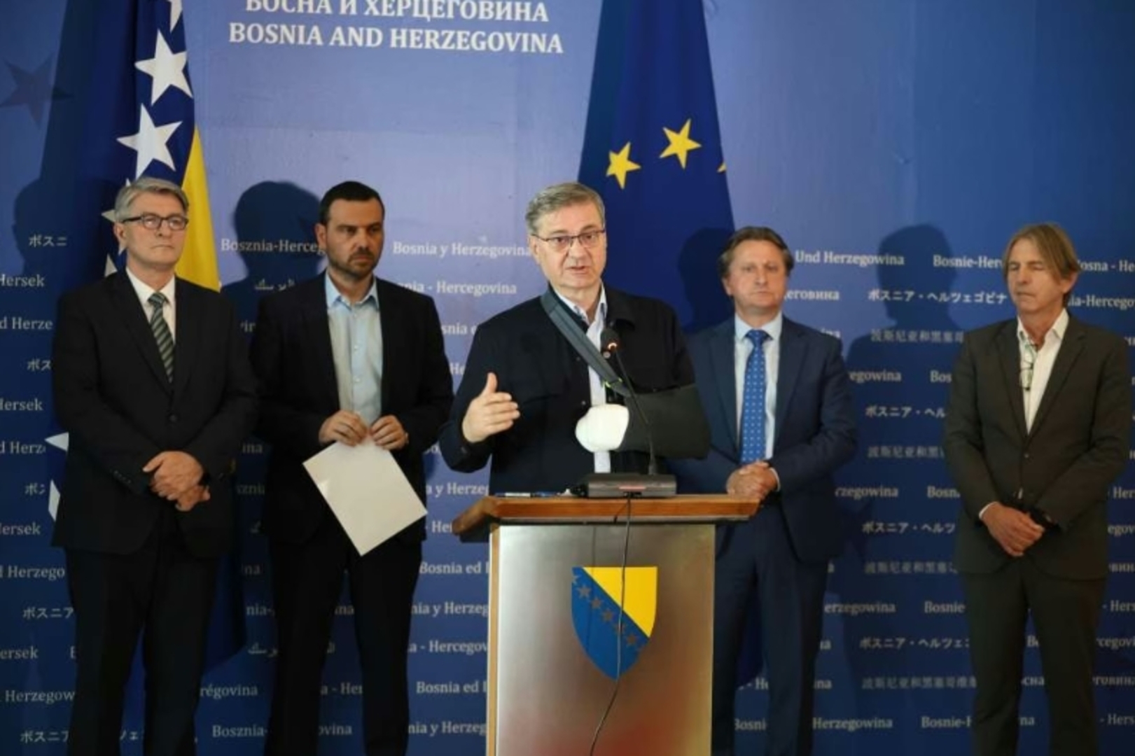 Zvizdić: Smanjenje ovlasti visokog predstavnika otvara prostor antidržavnim elementima - slika 1