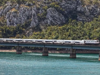 Vozovi jutros nisu krenuli iz Sarajeva za Mostar: Putnici prevezeni autobusima
