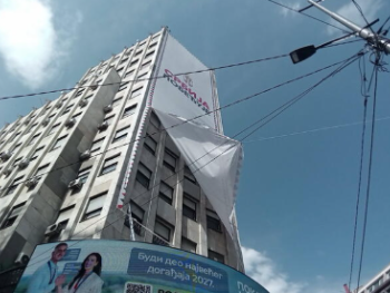 Alpinisti uklonili baner "Srbija pobjeđuje "sa Palate Albanija