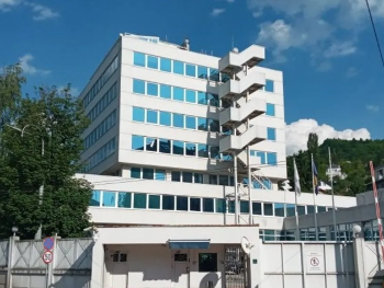 Neki od razloga održavanja protesta su teritorija države i novi Visoki predstavnik