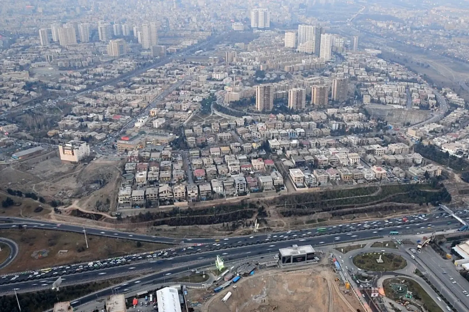 Amerika izvela zračne udare na Iran uprkos primirju: Teheran uzvratio balističkim napadom - slika 1