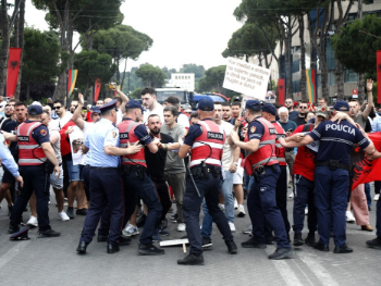 Masovni protesti u Albaniji: Građani ustali protiv projekta zeta Donalda Trumpa