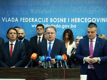   Federalno ministarstvo zdravstva još u januaru dostavilo prijedlog Vladi FBiH, dok broj zahtjeva za terapije kontinuirano raste, a pacijenti čekaju nove lijekove već sedam godina