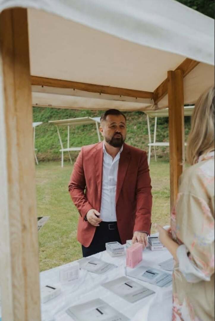 U Cazinu održan Festival zdravlja „Be well“: Promovisani zdravi stilovi života i domaći proizvodi - slika 1
