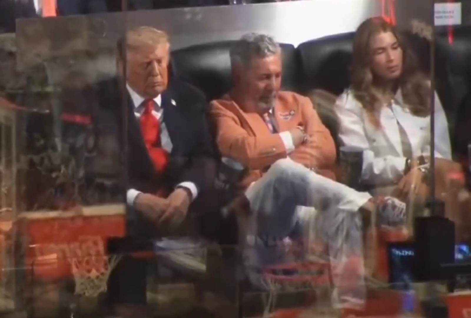 Trump žestoko izviždan tokom NBA finala, predsjednik SAD-a zaspao usred utakmice - slika 1