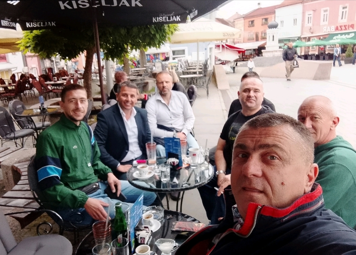 Divan doček u Tuzli uprkos kiši: Vukanović najavio listu i u ovom dijelu Federacije BiH - slika 5