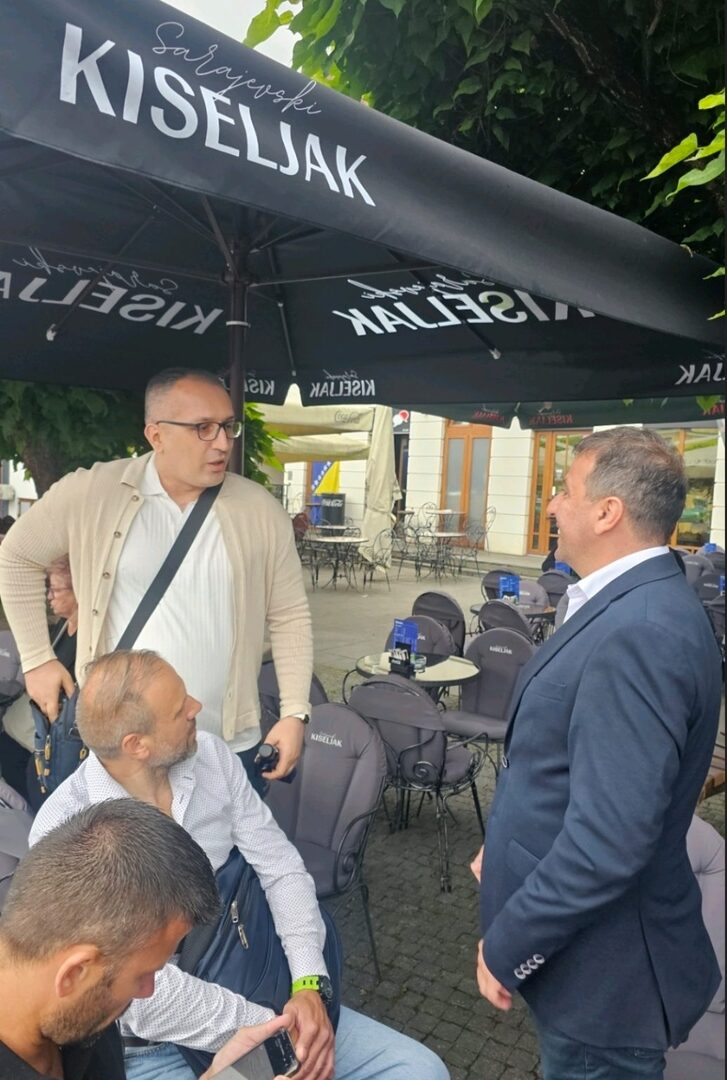Divan doček u Tuzli uprkos kiši: Vukanović najavio listu i u ovom dijelu Federacije BiH - slika 4