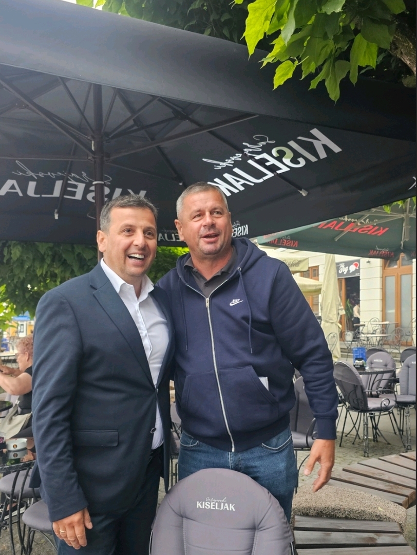 Divan doček u Tuzli uprkos kiši: Vukanović najavio listu i u ovom dijelu Federacije BiH - slika 9