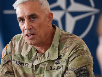 Komandant NATO-a u BiH uz fudbalere: Idemo "Zmajevi... do finala!"