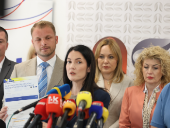 Opozicija postavlja brojčanik u Banjoj Luci: Svaki dan nas zadužuju 15 miliona KM