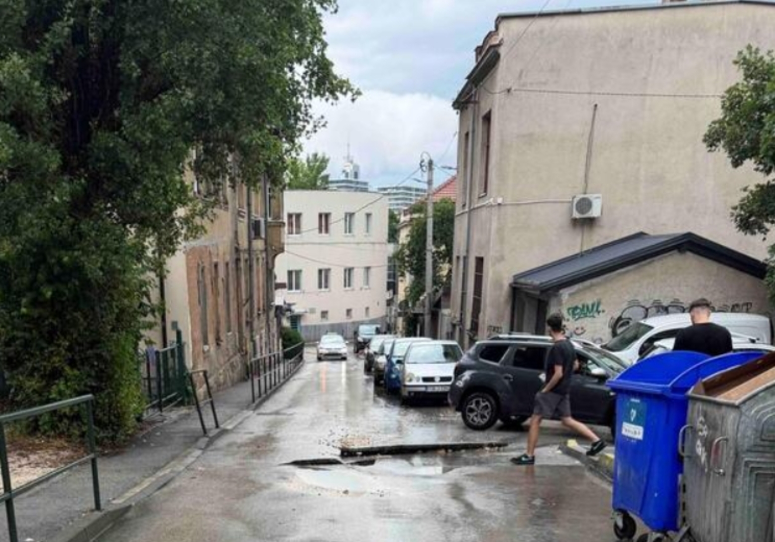 Cesta se urušava, nadležni žmire, hoće li neko stradati? - slika 1