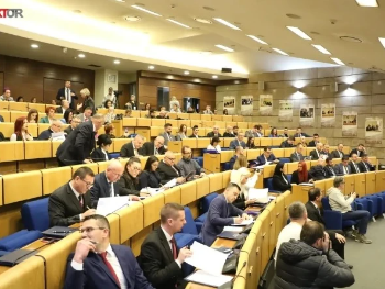 Izdaci za primanja zaposlenih u Parlamentu FBiH povećani za čak 2,3 miliona KM, koliko košta "odvojeni život