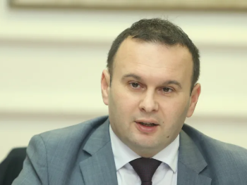 FRCAJU VARNICE: Ćosić odgovorio Eleku „Nek ne prekida sa ostavkama“