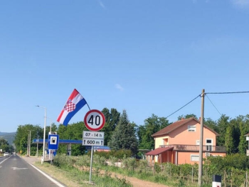 Hoće li biti uklonjene kao što su zastave BiH? Čapljina osvanula pod zastavama Hrvatske