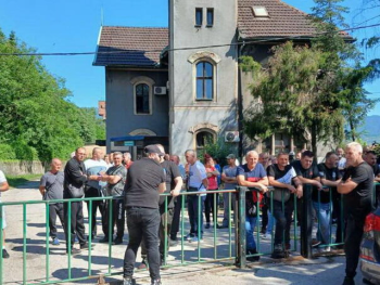 Kakanjski rudari dobili plaću i vratili se na posao, protest počeo u Brezi, nastavljen u Zenici