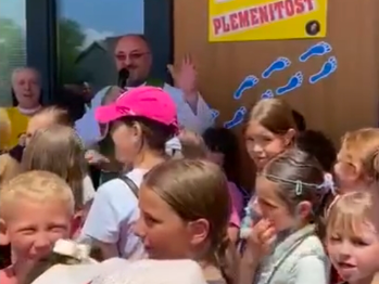 Don Anto Ledić sa djecom iz Slavonskog Broda poslao poruku podrške "Zmajevima"