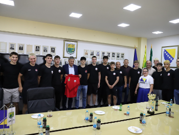 Gradonačelnik Kasumović organizovao prijem za prvake BiH – RK Čelik Junior