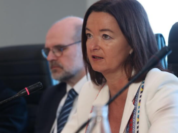Fajon sumnja u tehnologiju: Eksperiment na izborni dan?