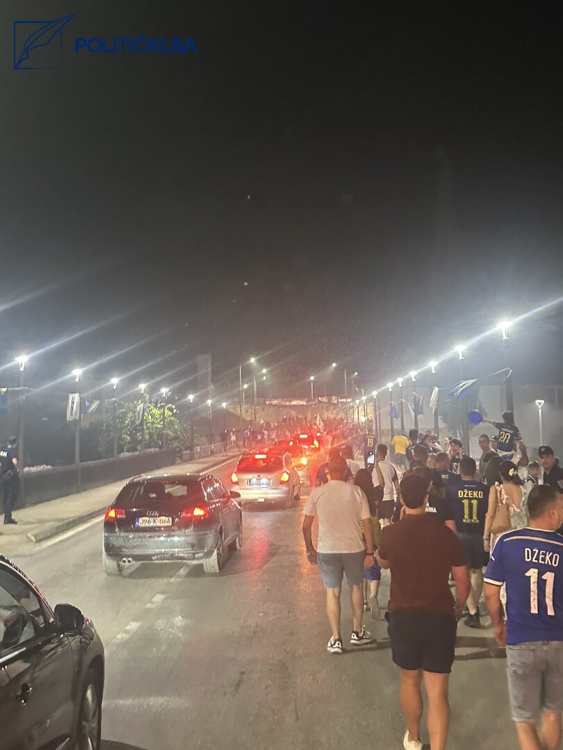 STOLAC U DELIRIJUMU! SLAVLJE I U ČAPLJINI - slika 6