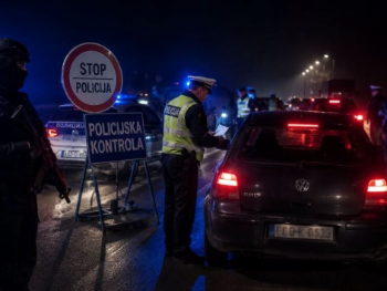 Policija Rs s dugim cijevima zaustavila kolonu navijača BiH u Zvorniku nakon pobjede nad Katarom. Oštra reakcija Ramiza Salkića