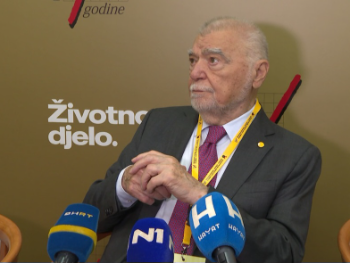 Mesić u Sarajevu: Dobro bi bilo da OHR ostane još neko vrijeme, ideje o Herceg-Bosni nazvao "nakaradnim"