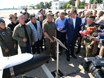 Vučić i Dodik na prikazu modernih sredstava i sistema Vojske Srbije u Batajnici