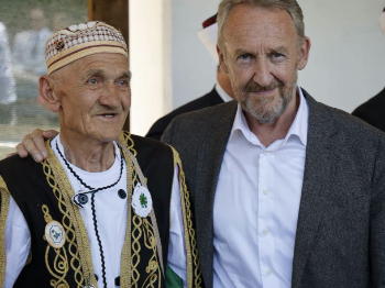Izetbegović: „Sa svojim narodom na Ajvatovici“