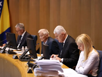 Osam delegata tražilo smjenu Čovića, on ih izignorisao