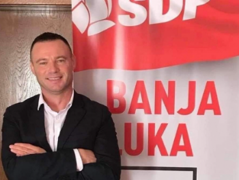 "Postala je praksa da se uvijek neki efendić- lero i cirkusant iz reda bošnjačkog naroda pojavi kao korisni idiot Dodika..."