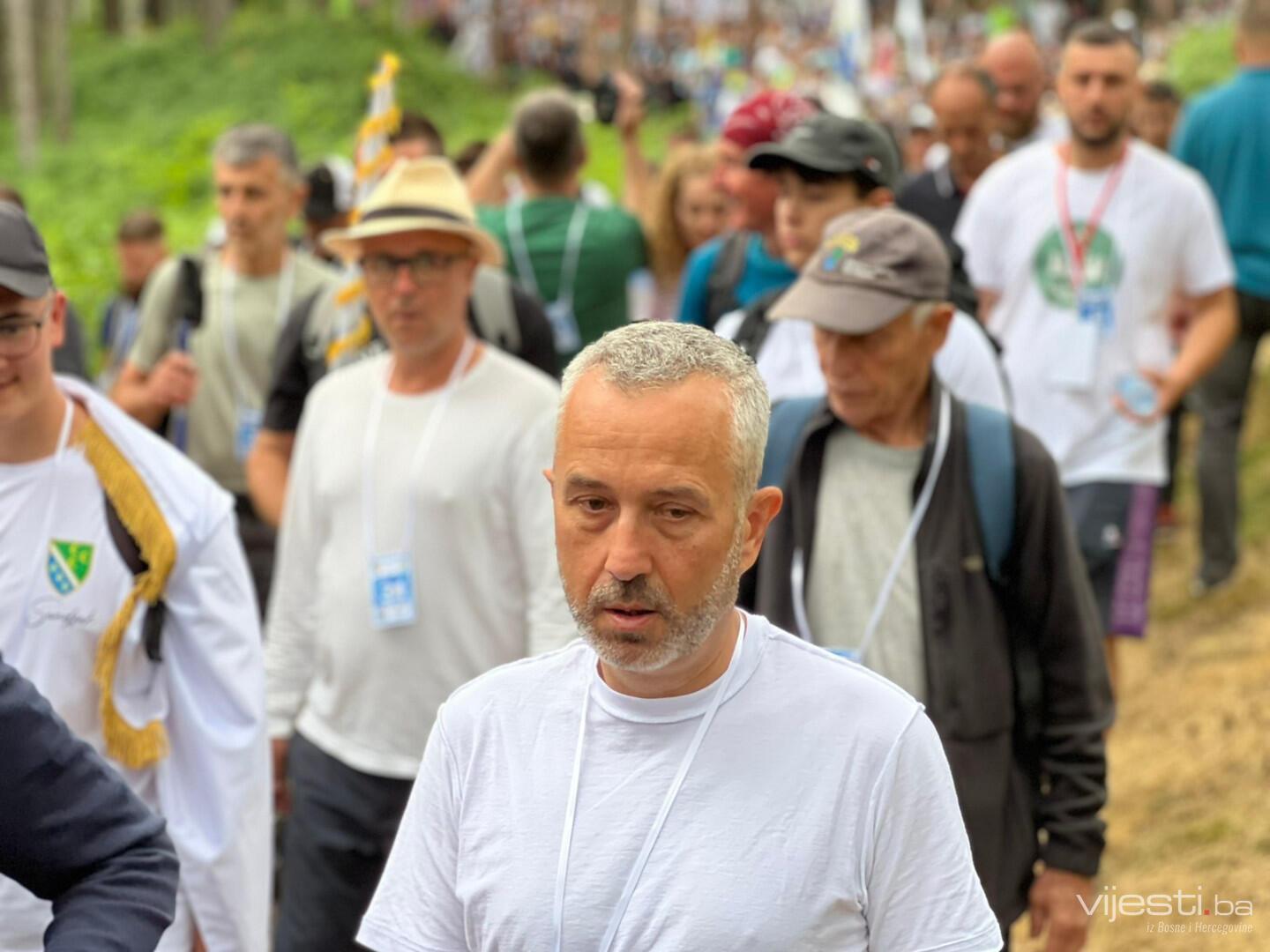 Iz Nezuka krenuo Marš mira: Više od 6.000 učesnika pješači prema Potočarima - slika 6