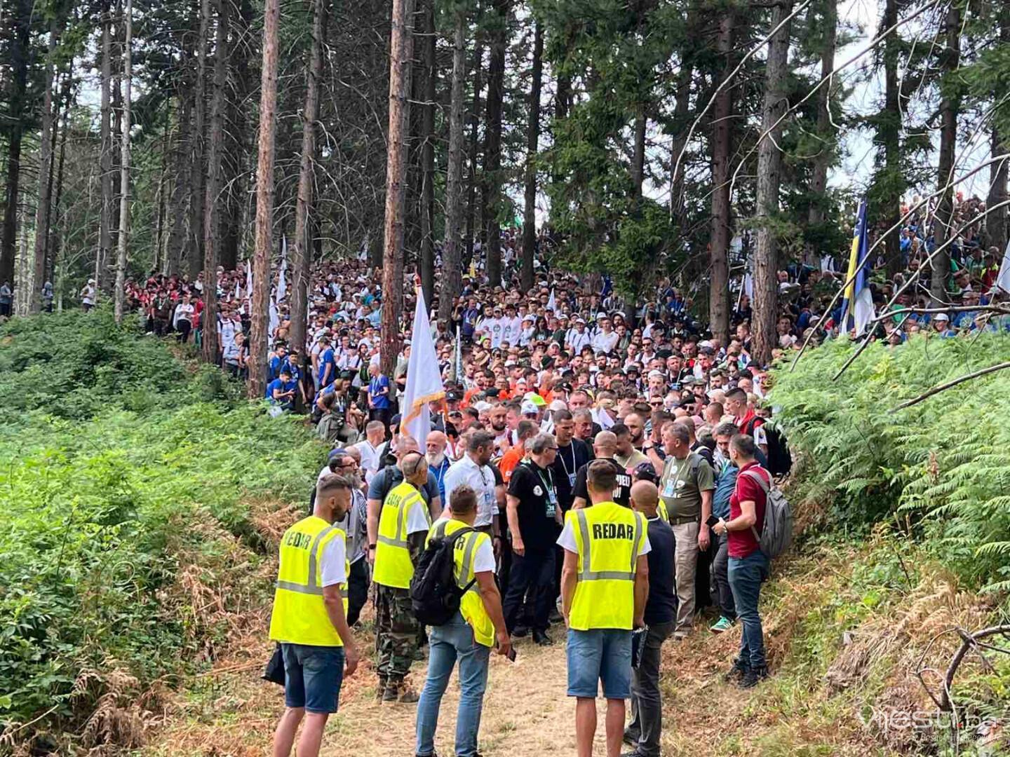 Iz Nezuka krenuo Marš mira: Više od 6.000 učesnika pješači prema Potočarima - slika 8
