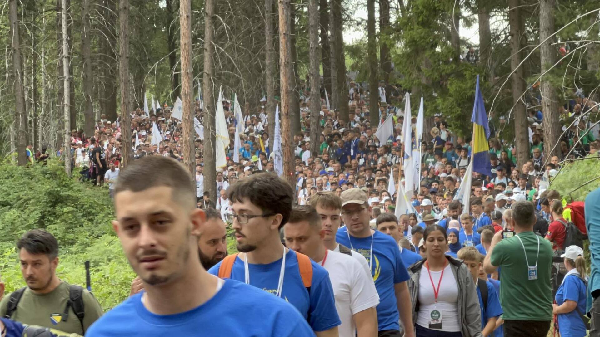 Iz Nezuka krenuo Marš mira: Više od 6.000 učesnika pješači prema Potočarima - slika 2