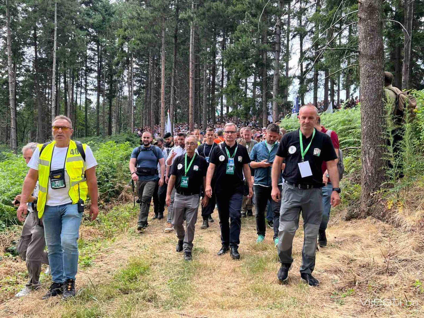 Iz Nezuka krenuo Marš mira: Više od 6.000 učesnika pješači prema Potočarima - slika 10