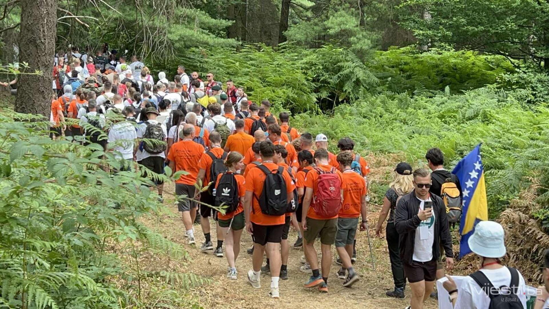 Iz Nezuka krenuo Marš mira: Više od 6.000 učesnika pješači prema Potočarima - slika 7