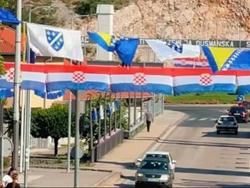 Grad Stolac pozvao udruženja i pojedince da uklone navijačke zastave