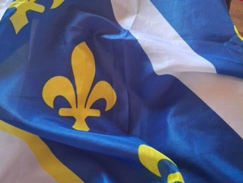 Oduzeli su vam zastavu s ljiljanima? Tužite ih, imate zakonski osnov!
