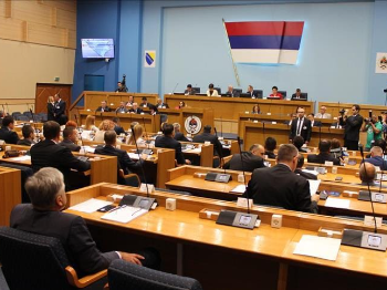 Nove tenzije uoči godišnjice genocida: Vlasti u Rs zabranile simbole Armije RBiH, dok veličaju formaciju koja je počinila genocid